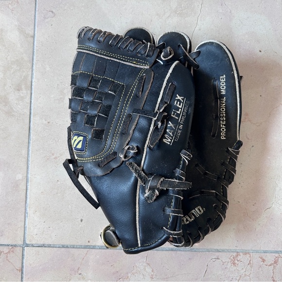 Mizuno Max Flex MZ107 Youth Black Baseball Glove Full Grain Leather “Left Hand” - Picture 1 of 9